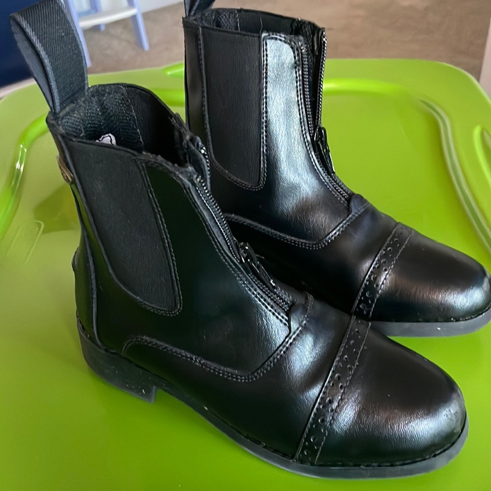 Girls Equestrian riding boots 11
